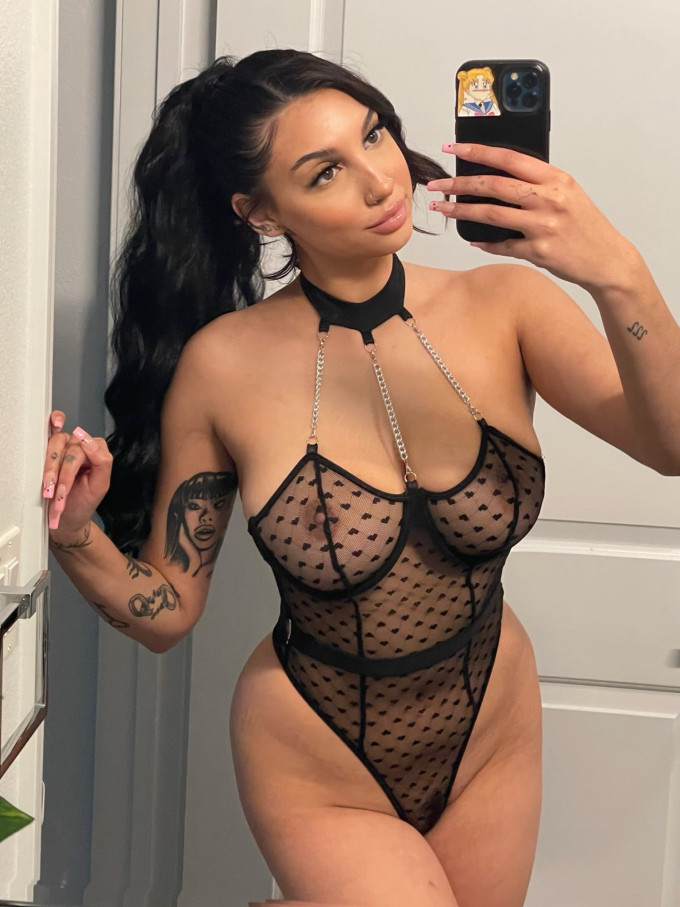 Sono una donna single disponibile per una rapporto sessuale ma è pagamento quindi sei interessato