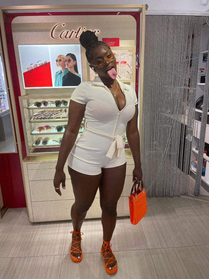 Disponibile per tutti i vostri appuntamenti nella massima discrezione!