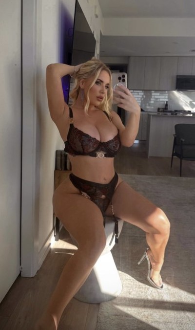 Disponibile per sesso e scopata