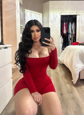 Sono disponibile ora per sesso tabù 🥰
