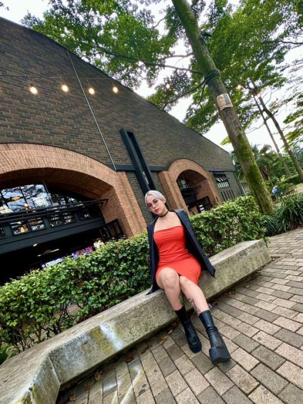 Sono disponibile per incontri sessuali 😘