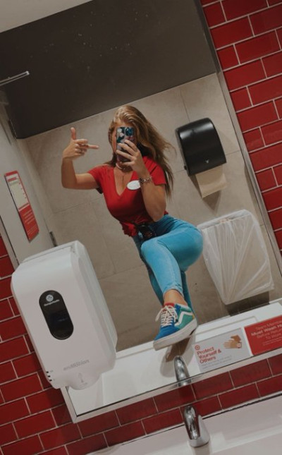 Ciao. Sono disponibile tutta la notte per soddisfare i tuoi desideri sessuali.❤️💋