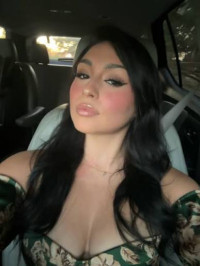 Sono disponibile per i vostri piaceri 🥰