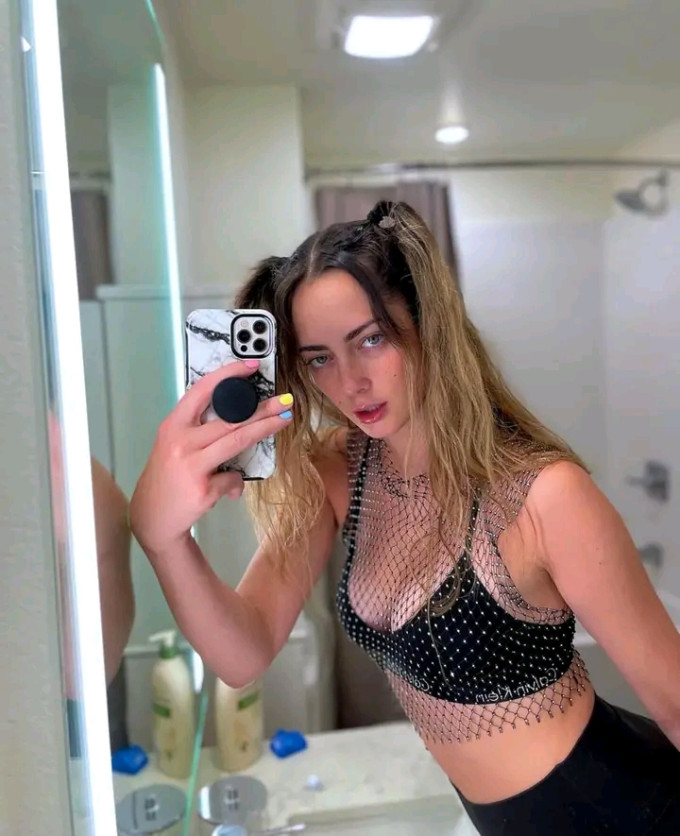 Sono disponibile per i vostri piaceri 🥰