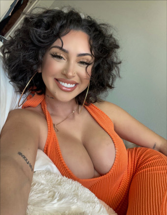Sono disponibile per incontri sensuali, scrivimi in privato Sono disponibile per incontri sensuali, scrivimi in privato