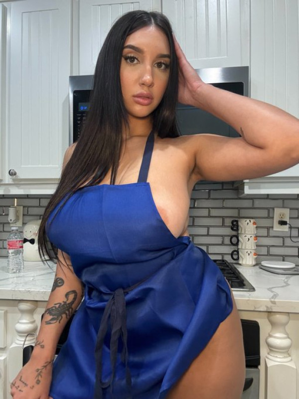 Sono disponibile per i vostri piaceri 🥰 Sono disponibile per i vostri piaceri 🥰