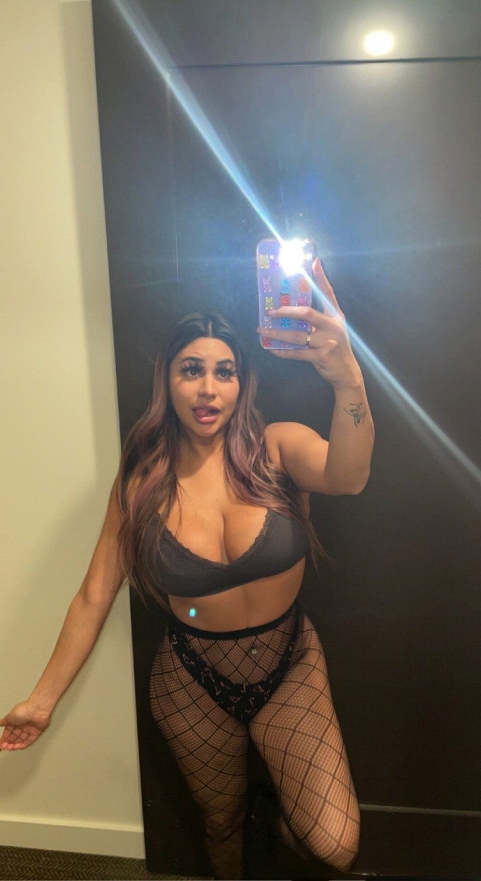 Ragazza escort disponibile per incontri sessuali a pagamento senza problemi