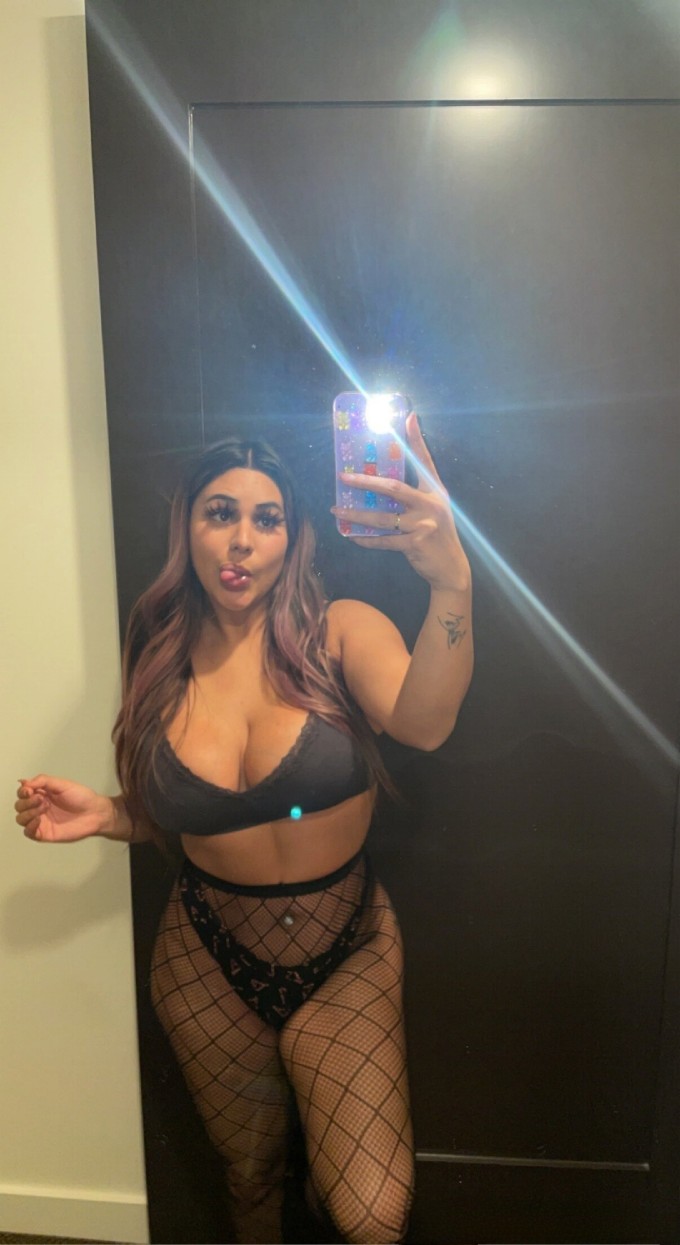 Ragazza escort disponibile per incontri sessuali a pagamento senza problemi
