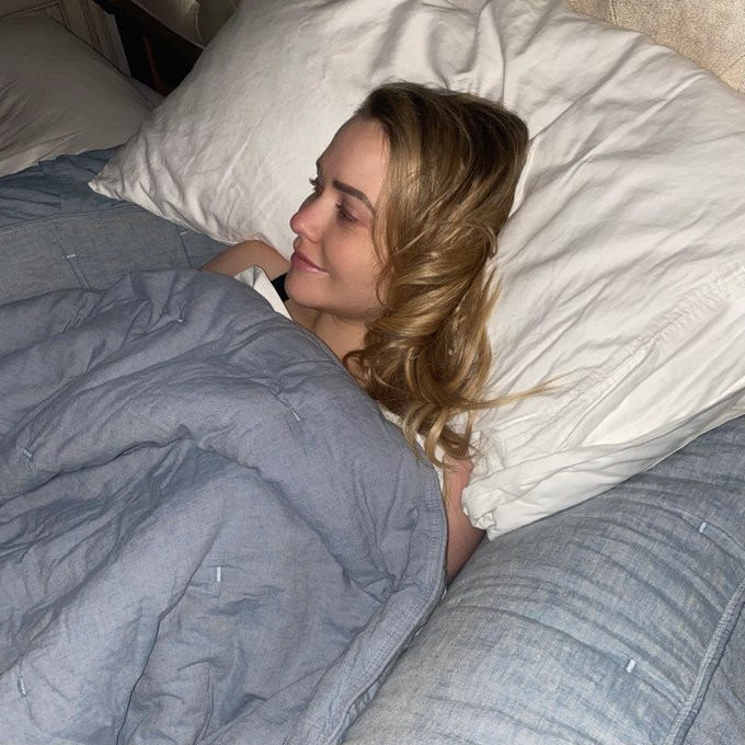 Sono clootilde una giovane che ama divertirsi ... Offro un SERVIZIO COMPLETO!!! Puoi leccare il mio piccolo stringere o il mio sedere (amo