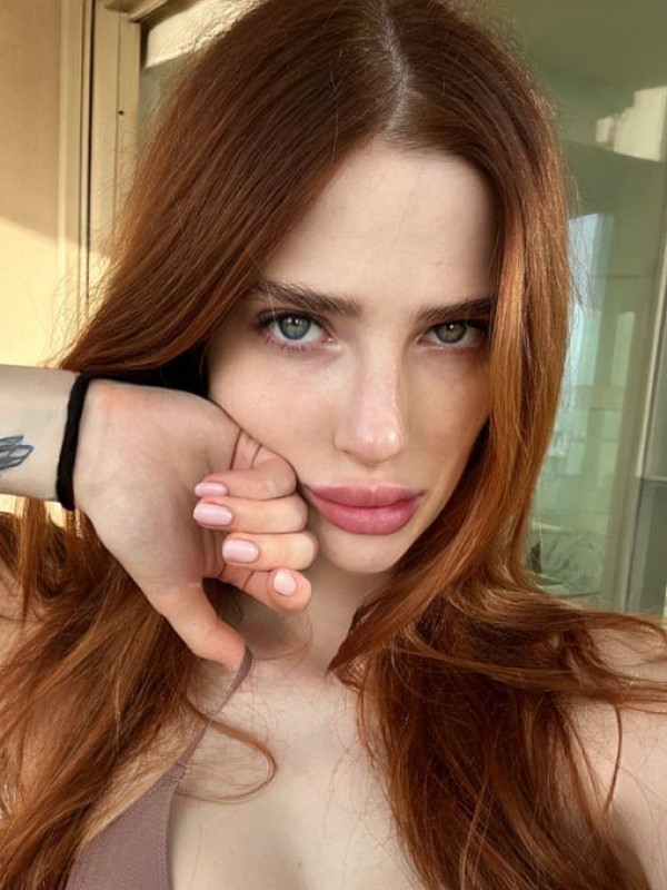 Sono una giovane studentessa disponibile per incontri sessuali a pagamento.