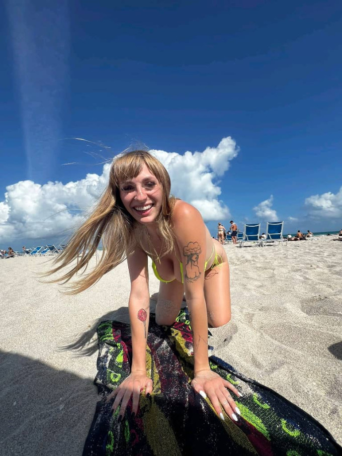 Sono disponible adesso❤️🍑🥒