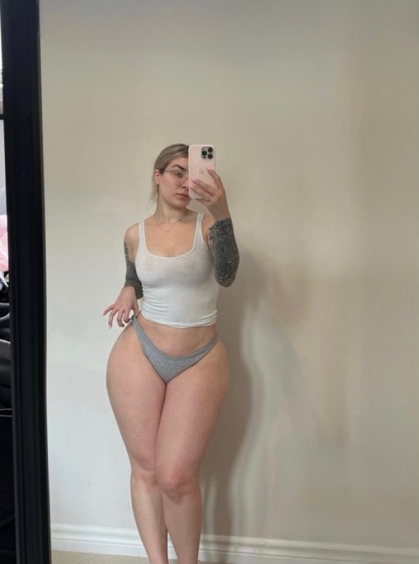 Sono disponibile per piani sensuali