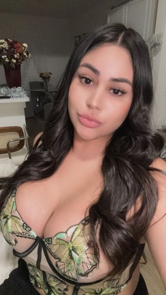 Ragazza escort disponibile per incontri sessuali a pagamento senza problemi