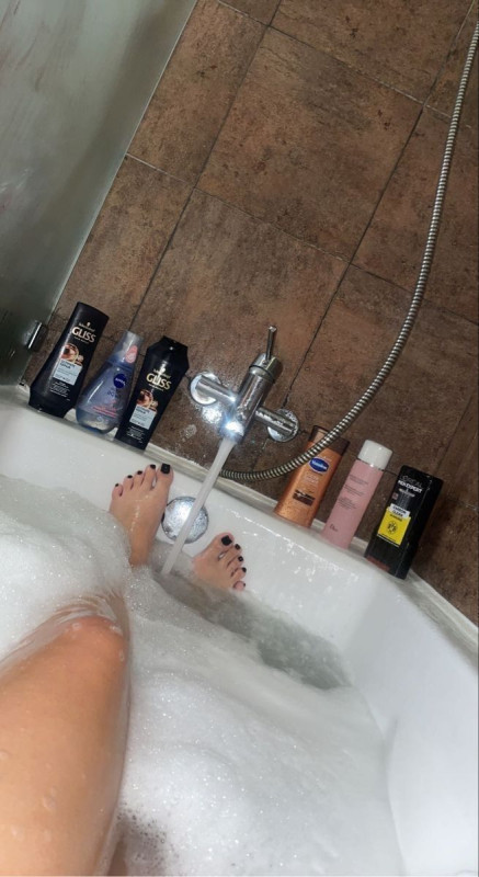 UNA RAGAZZA SOTTOMESSA E DOMINANTE DISPONIBILE PER IL SESSO