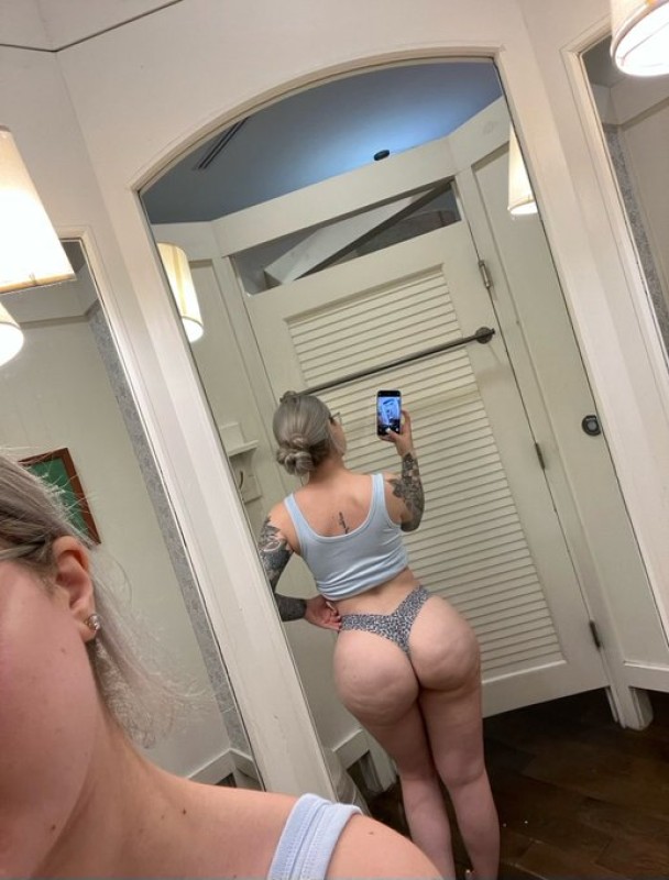 Sono disponibile per piani sensuali