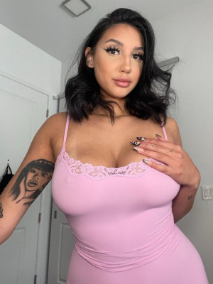 Sono disponibile per i vostri piaceri 🥰