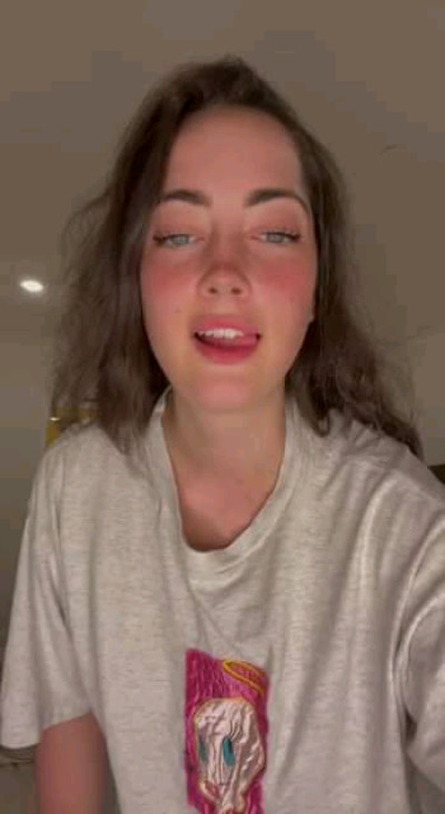 Sono disponibile per i vostri piaceri 🥰