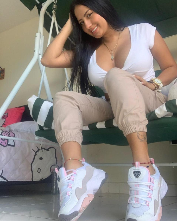 Disponible maintenant pour un bon moment de massages service illimité