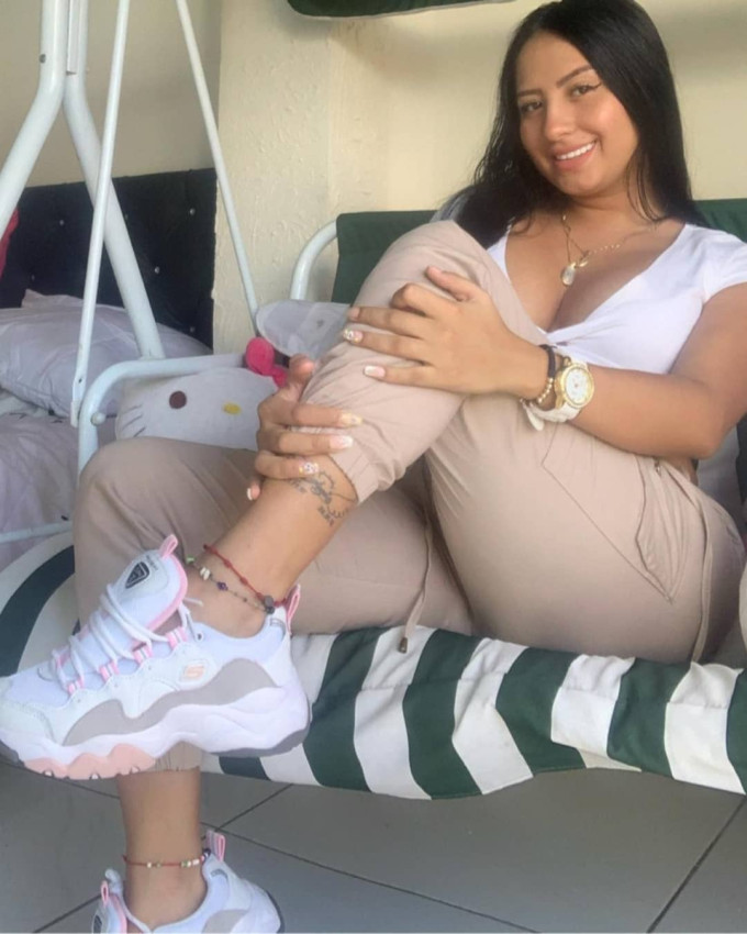 Disponible maintenant pour un bon moment de massages service illimité