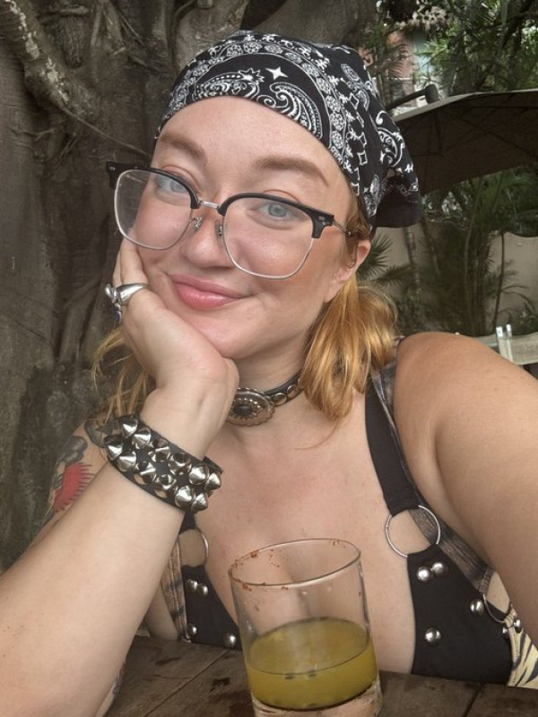 Ciao 👋🏻amore mio,😘mi chiamo justina💃🏻 rënätä, non insistere nel contattarmi, sono subito 🥰 disponibile, risponderò ❤️❤️❤️ immediatamente 🫶🏻 al tuo messaggio.💫