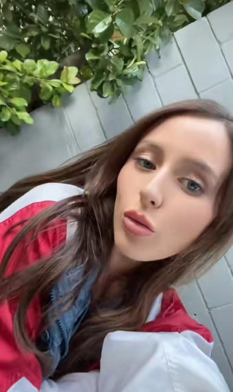 Ciao a tutti i miei migliori clienti che vengono a divertirsi con me qui, sono Laurianan. Sono single e disponibile per i vostri piani di sesso naturale. ORA