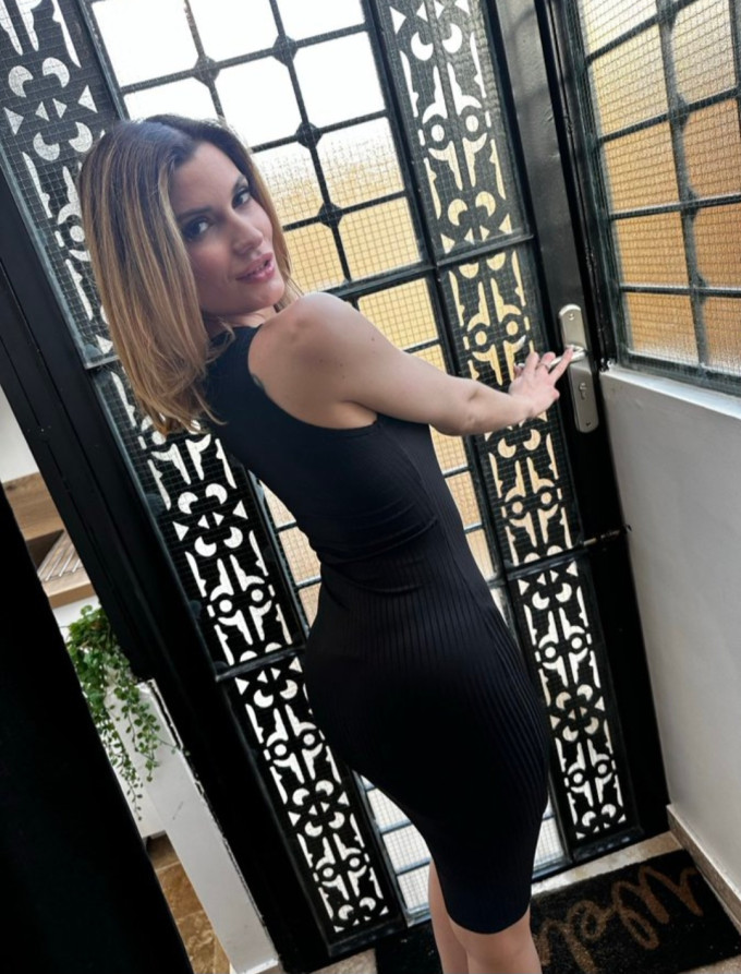 Donna calda disponibile per appuntamenti piccanti senza