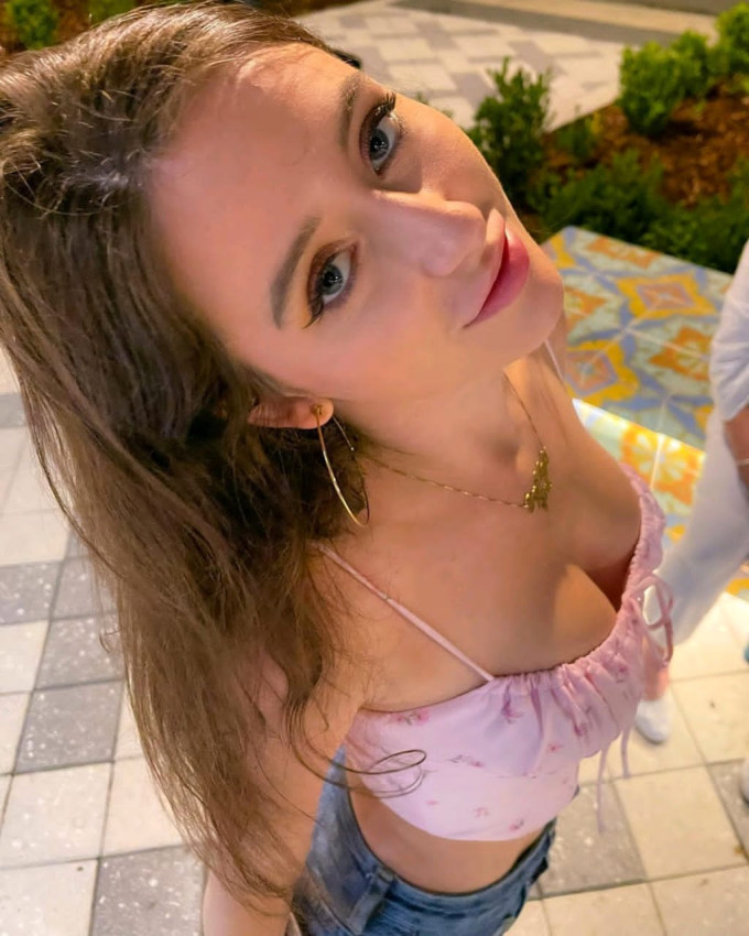 Ciao sono disponibile tutta la nôtre per momenti eccitanti senza grattacapi😍🍑🍆