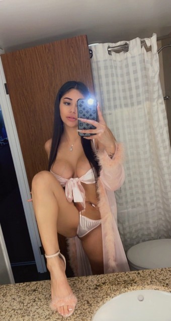 Ragazza escort disponibile per incontri sessuali a pagamento senza problemi Ragazza escort disponibile per incontri sessuali a pagamento senza problemi