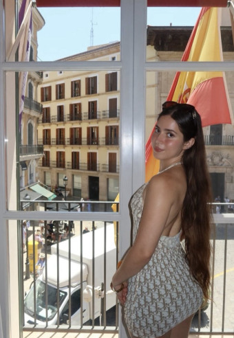 Hello Kitty ragazza disponibile ora riceve mentre mi muovo