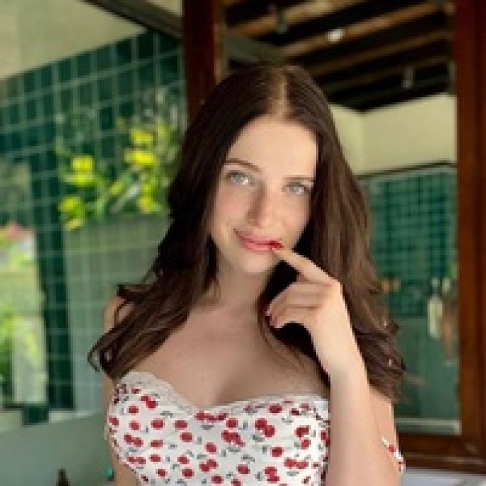 Sono disponibile per incontri sensuali, scrivimi in privato