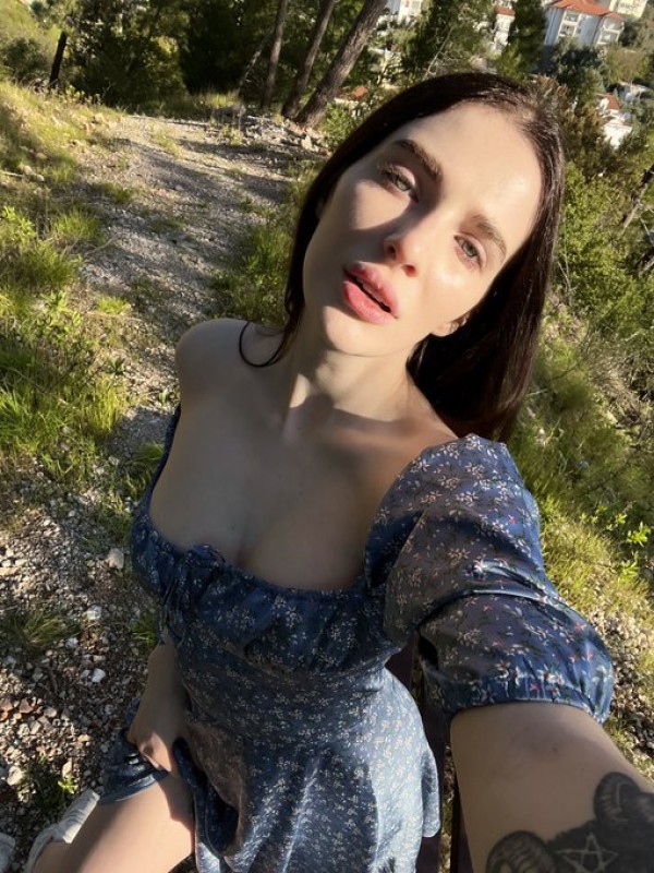 Sono disponibile per piani sessuali