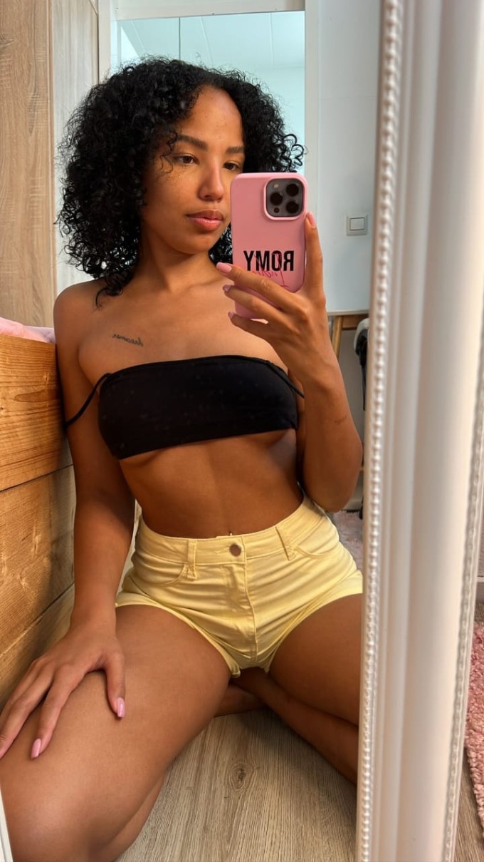 Sono disponibile per storie sessuali