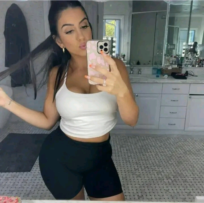 Sono disponibile per incontri sessuali