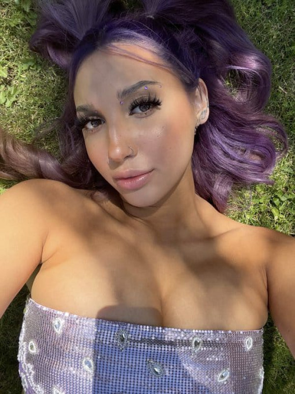 Sono disponibile per i vostri piaceri 🥰