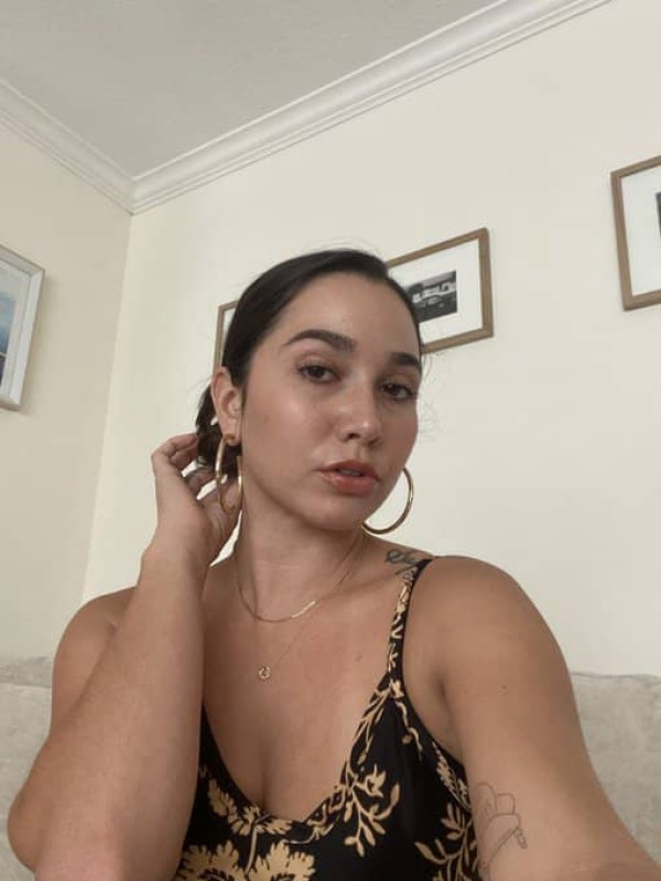 Sono una donna single disponibile per una rapporto sessuale ma è pagamento quindi sei interessato