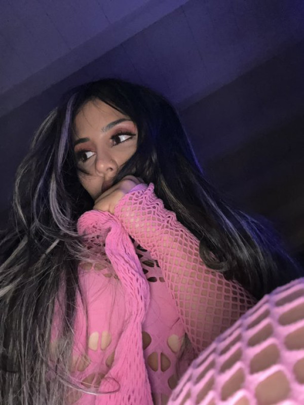 Sono una donna single disponibile per una rapporto sessuale ma è pagamento quindi sei interessato