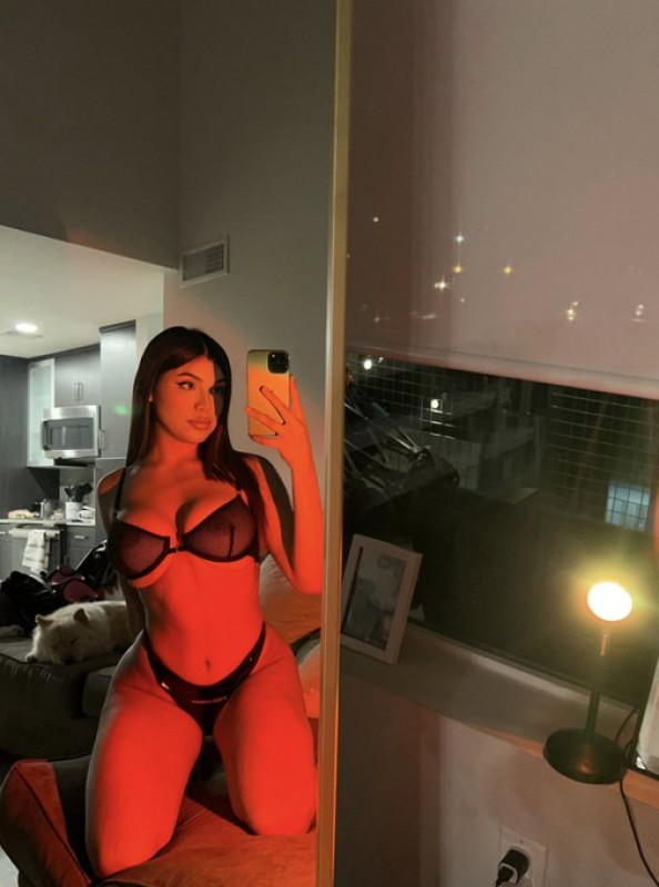 Sono disponibile per gli incontri sessuali