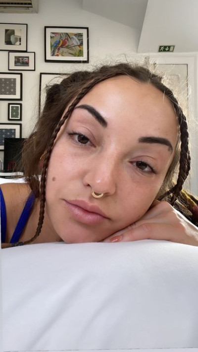 Vieni a trasformare le tue fantasie in realtà Una ragazza molto calda