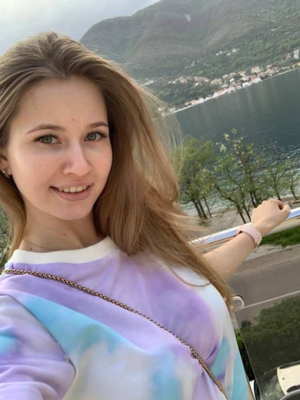 Sono una donna sexy disponibile per un bel momento di relax e piacere