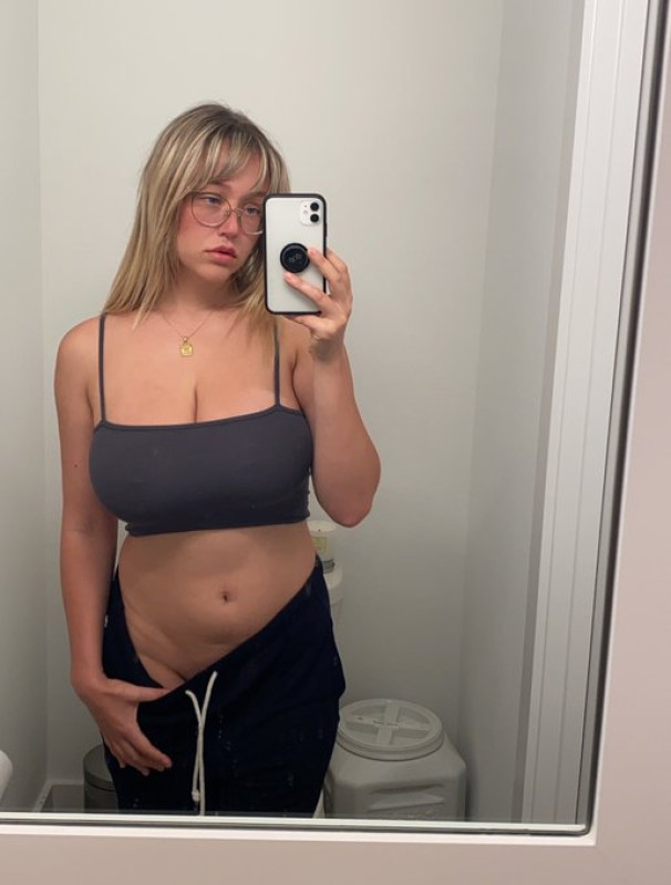 Sono disponibile per tutti i tuoi piani sessuali 💋🎉🥒👅