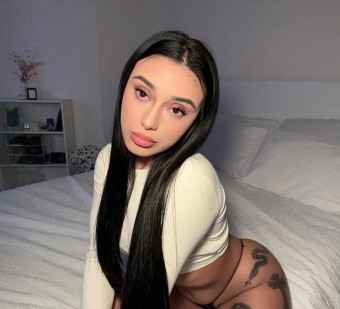 Sono disponibile per i vostri piaceri 🥰