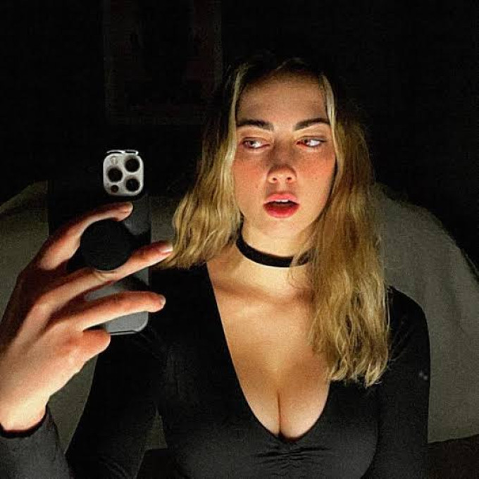 Sono disponibile per i vostri piaceri 🥰