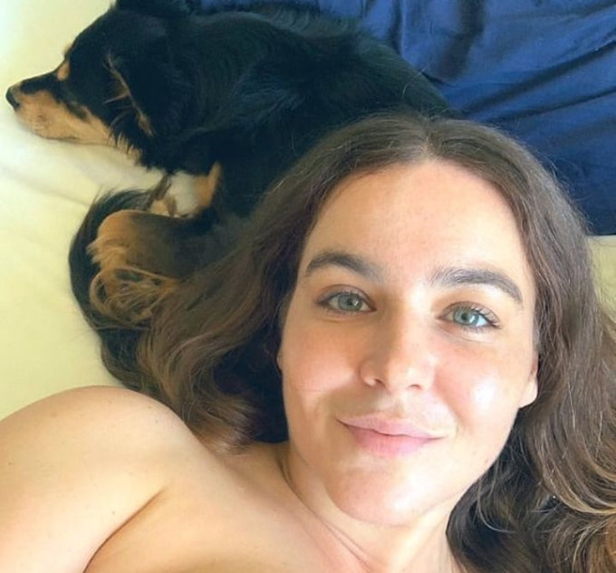 Ciao! Sono qui per offrirti incontri di piacere sessuale, come incontri a pagamento. Sei interessato? Contattami su Zangi (7298949198) o su WhatsApp +33780905462