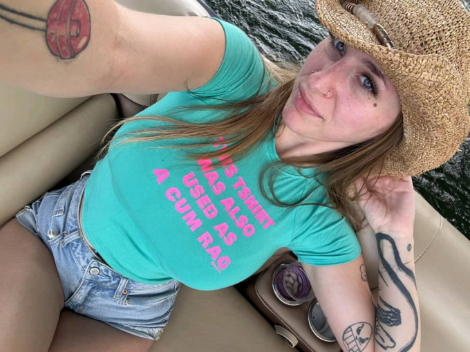 Sono disponible adesso❤️🍑🥒