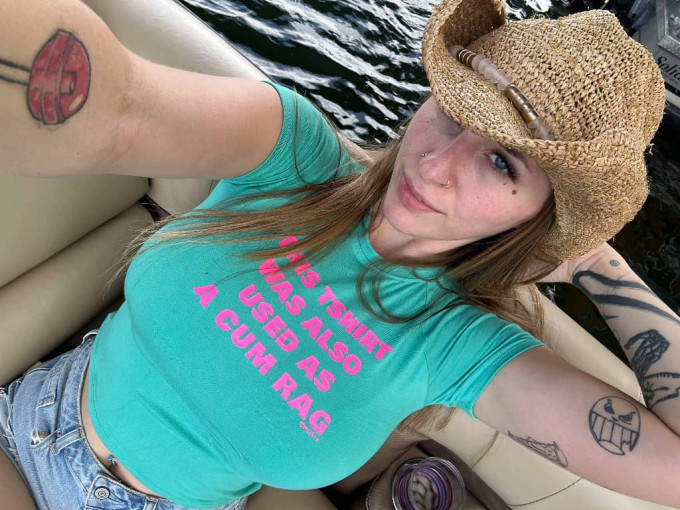 Sono disponible adesso❤️🍑🥒